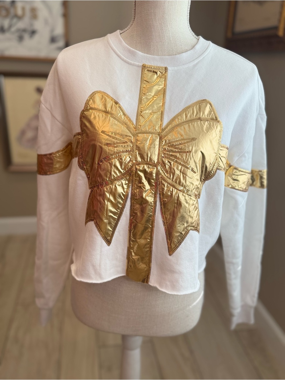 QUEEN OF SPARKLES White Sweatshirt with Metallic Gold Bow and Ribbon